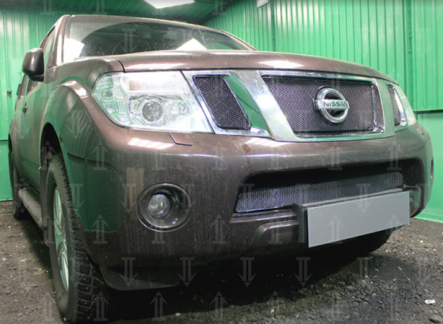 Защита радиатора "PREMIUM" Nissan Pathfinder, Navara (2010-2015) верх, чёрная купить недорого с доставкой в Волоколамск
