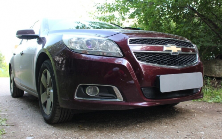 Защита радиатора "Standart" Chevrolet Malibu (2012-2015) чёрная купить недорого с доставкой в Волоколамск