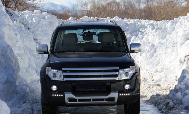 Накладка (юбка) переднего бампера "Broomer Design" (Без ДХЛ) для Mitsubishi Pajero IV (2006-2015) купить недорого с доставкой в Волоколамск