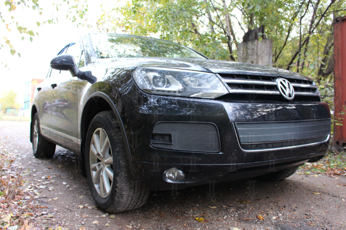 Защита радиатора "Standart" Volkswagen Touareg II (2010-2014) боковая, чёрная купить недорого с доставкой в Волоколамск