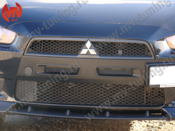 Зубатка - вставка между передними клыками для Mitsubishi Lancer X (2007-2016) купить недорого с доставкой в Волоколамск