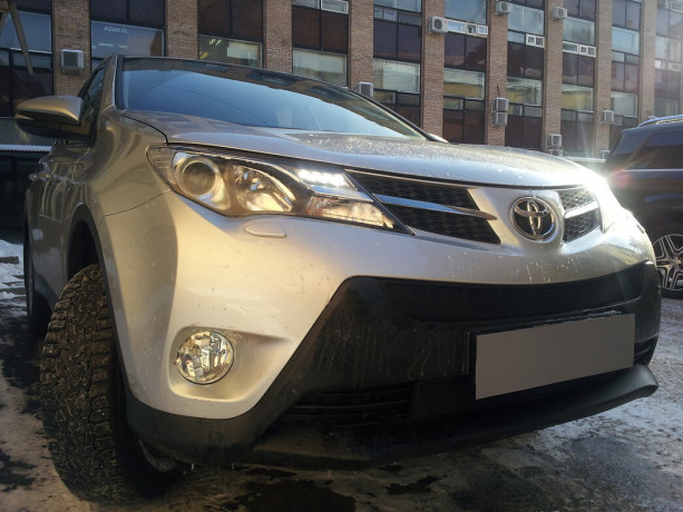 Защита радиатора "Standart" Toyota RAV4 (2012-2015) верх, чёрная купить недорого с доставкой в Волоколамск